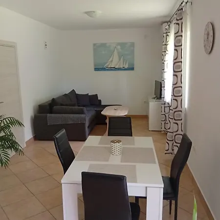 Apartment Zlatko *